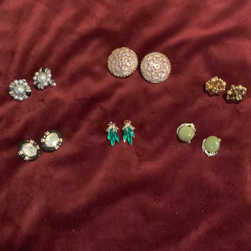 6 pairs of vintage clip-on earrings
